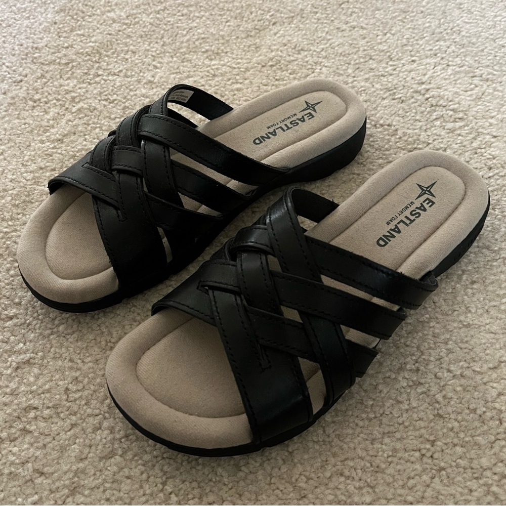 Eastland Women’s Hazel black leather slide sandals - size 8.